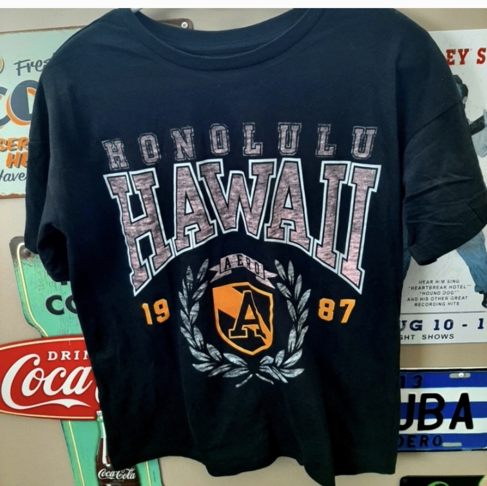 4 Size Large Tops - Picture 3 of 5